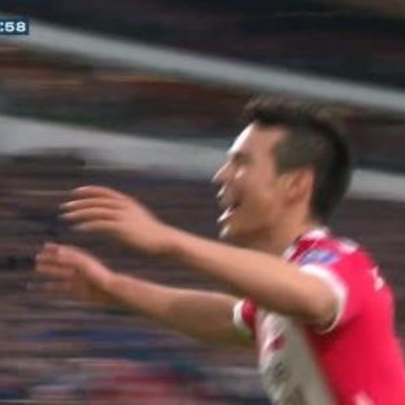 Gol de Chucky Lozano para empezar a demoler al Ajax