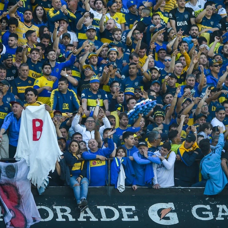 Los hinchas de Boca no respetaron en nada el minuto de silencio