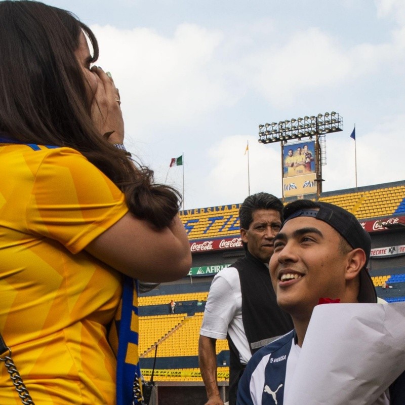 ¡Fan de Rayados le pidió casamiento a una de Tigres!