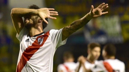 Ignacio Scocco celebra el segundo gol de River.
