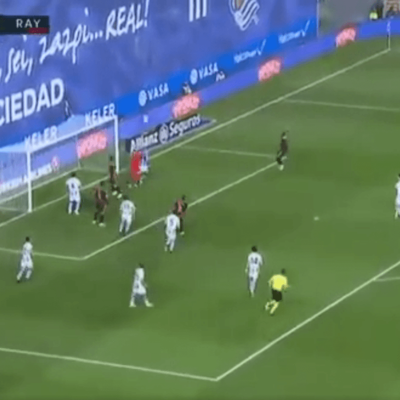 De los peores bloopers del año: insólito el gol que le regaló Rulli a Advíncula