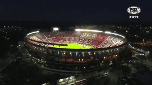 Foto del estadio de River en esta noche ante Independiente.