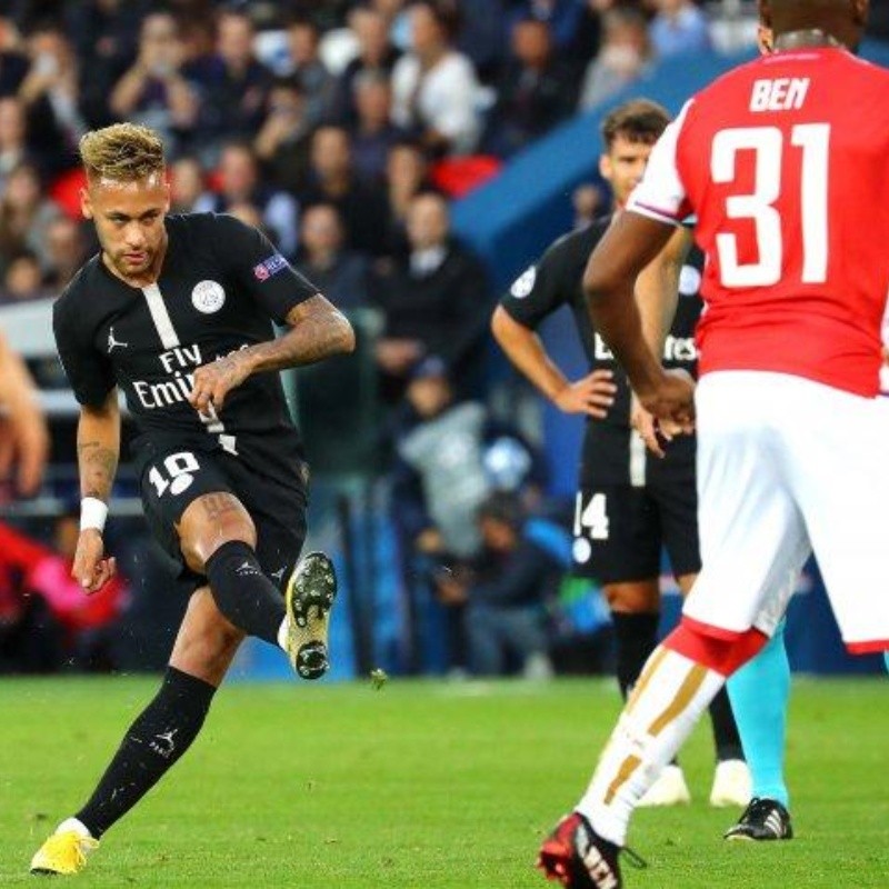 Poca carrera y al ángulo: el golazo de tiro libre de Neymar para PSG