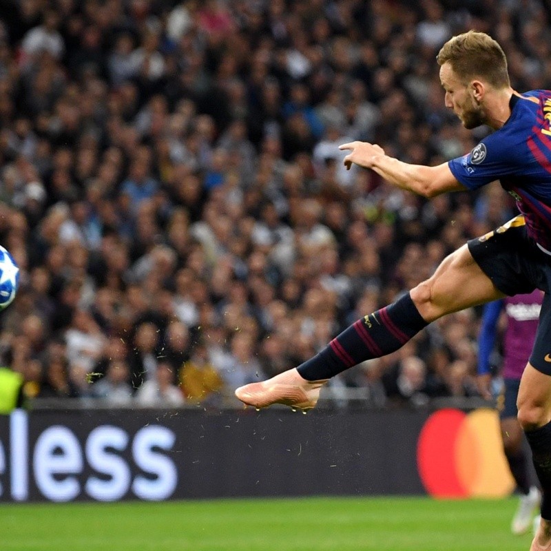 Estás loco, Rakitic: volea perfecta desde afuera del área para el 2-0 del Barcelona