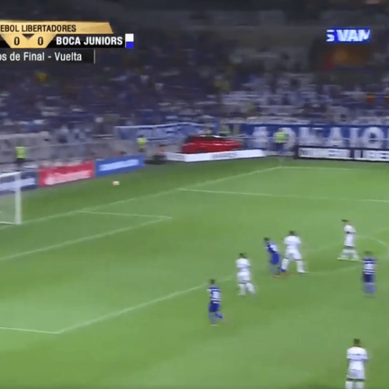 Cruzeiro sorprendió con un bombazo al ángulo pero la atajada de Rossi fue todo