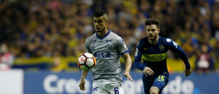 ENFRENTADOS. Egídio y Nández en la ida entre Boca y Cruzeiro (Foto: Getty).