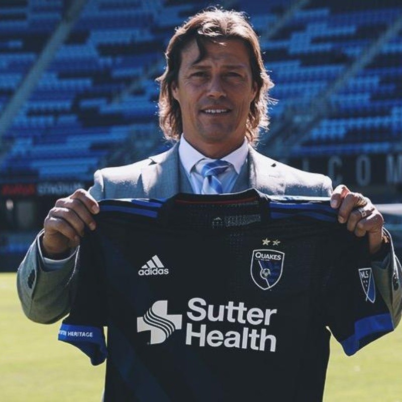 Matías Almeyda vuelve a lucir su mejor sonrisa y hace llorar a todo el Rebaño