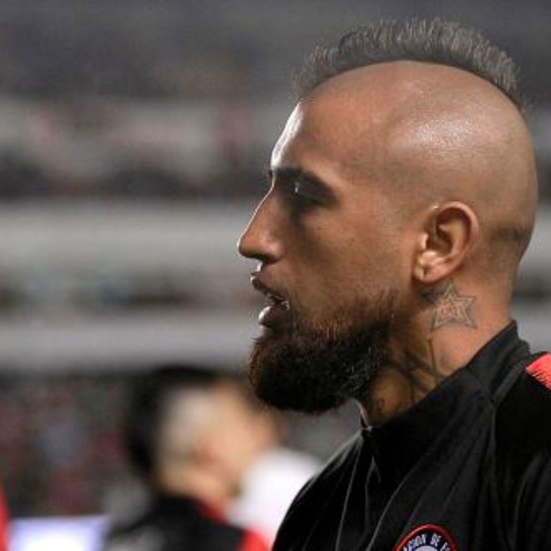 No aprende más: el polémico gesto de Arturo Vidal contra la afición de México