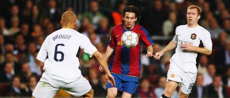 DESDE ATRÁS. Scholes ante Messi en la Champions League 2007-08 (Foto: Getty).