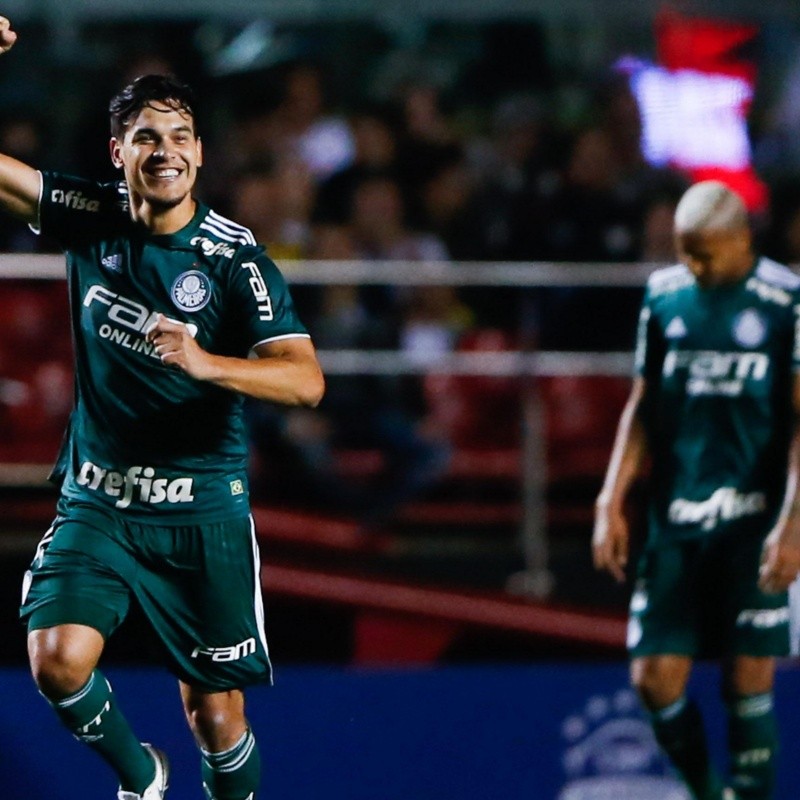 Gustavo Gómez empieza a calentar la previa del partido contra Boca