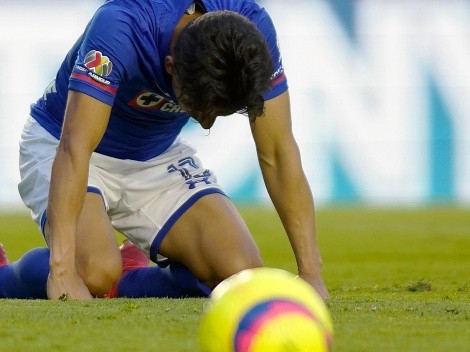 Ángel Mena se queja: "De todo Cruz Azul, soy el que menos juega"