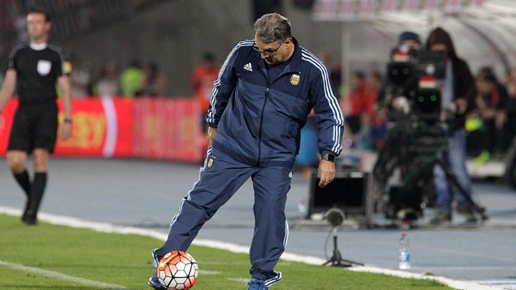 Tata Martino dirigiendo a la Argentina.