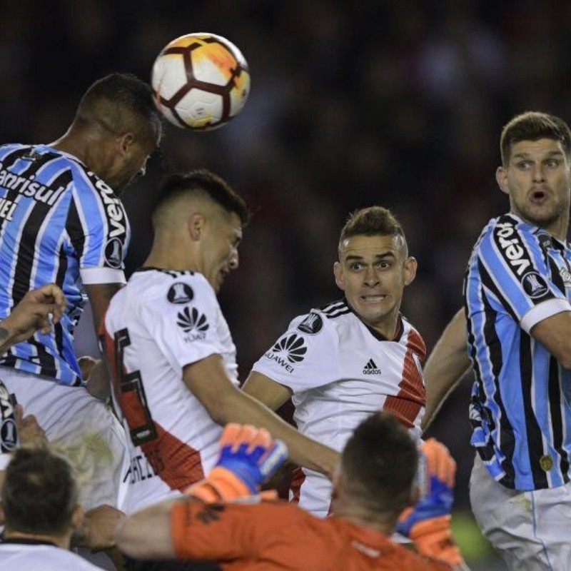 Armani quedó a mitad de camino, Michel anticipó a todos y Gremio puso el 1-0