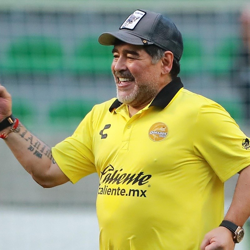 Con un sombrero de mariachi y un buen habano, Maradona festeja su cumpleaños en Instagram