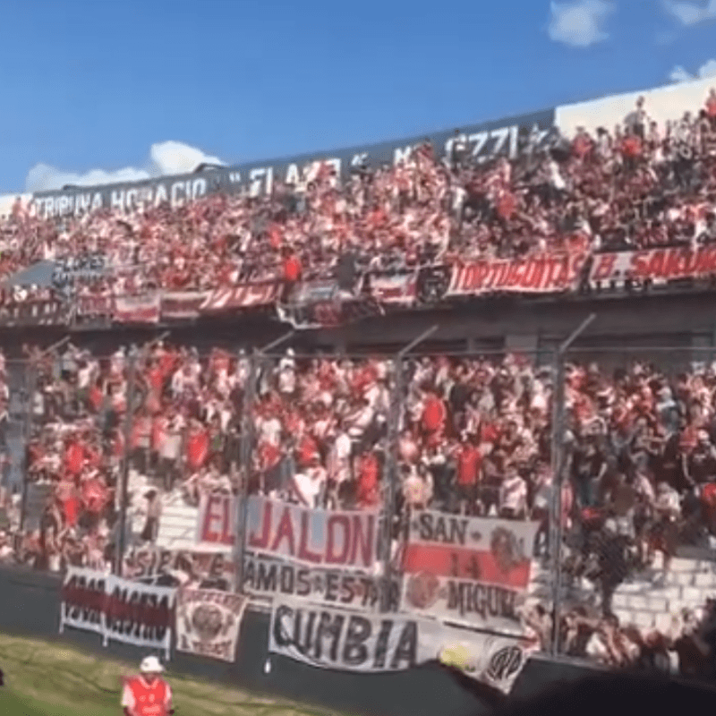 Y después quieren visitantes: choque entre la policía e hinchas de River