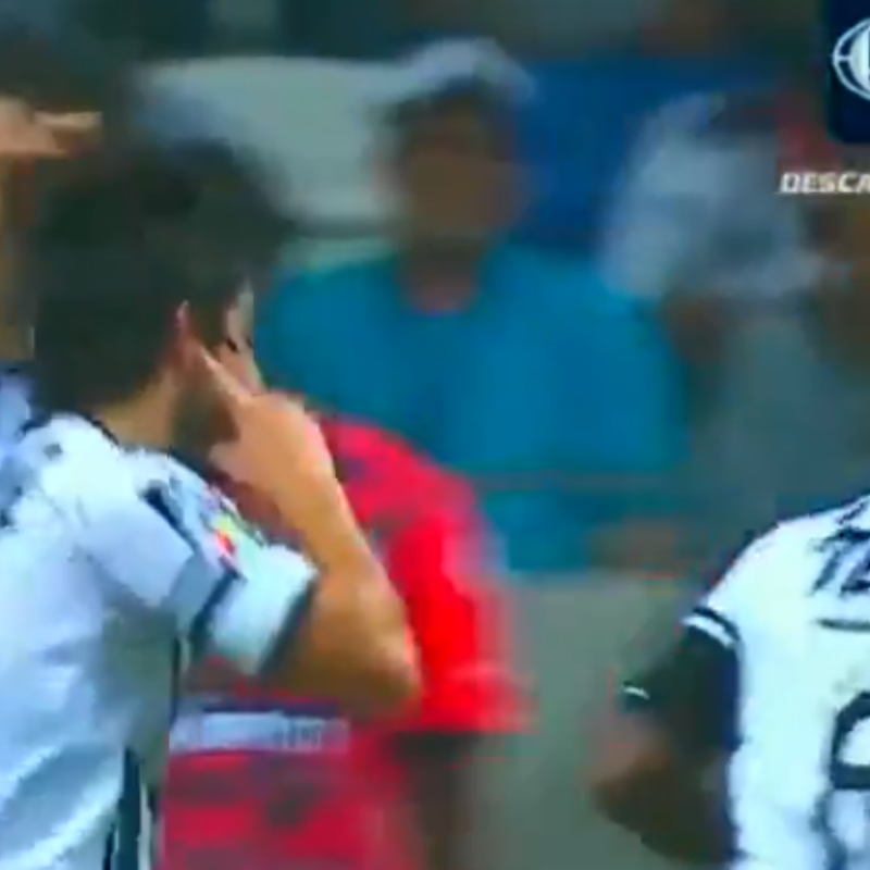 ¡Qué golazo! Pizarro la clavó en el ángulo para Rayados