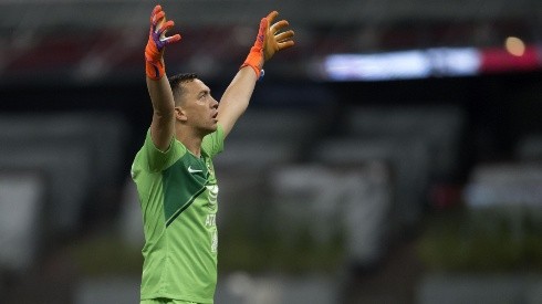 Marchesín se hizo cargo por el gol de Toluca en el Azteca.