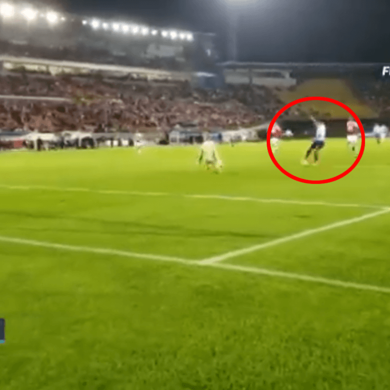 Golazo de Teo: dejó tirado al arquero, definió, apareció el VAR, pero hubo justicia