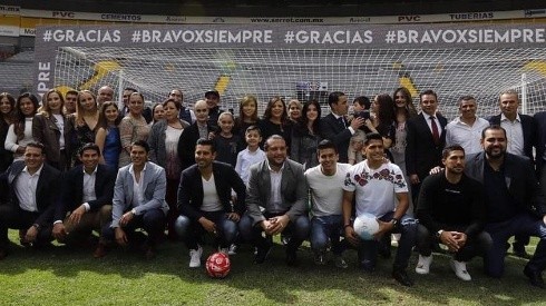 Omar Bravo se despidió rodeado de seres queridos en el Estadio Jalisco.