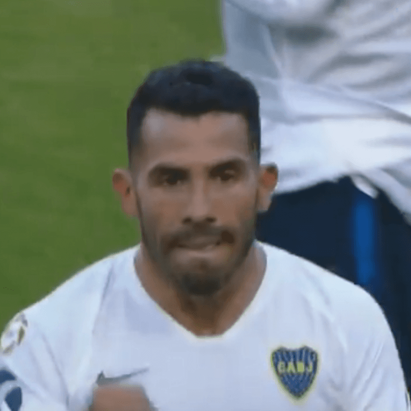 El gesto de Tevez con los hinchas cuando se iba de La Bombonera