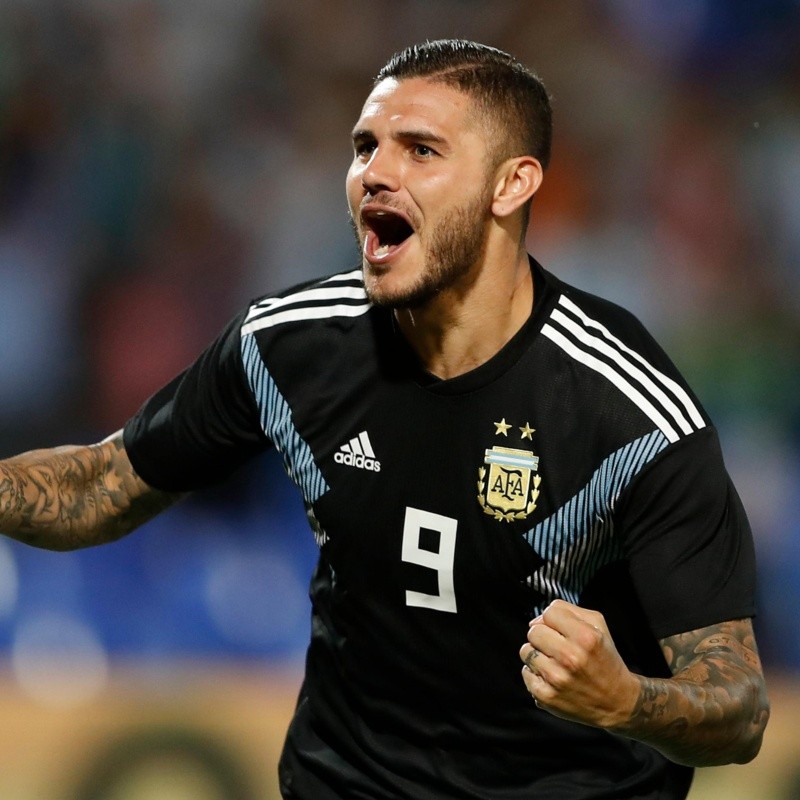 Icardi metió su primer gol y continúa festejando su debut en las redes con Argentina