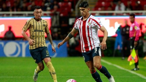 Alan Pulido se quedará en el Guadalajara según Marca Claro.