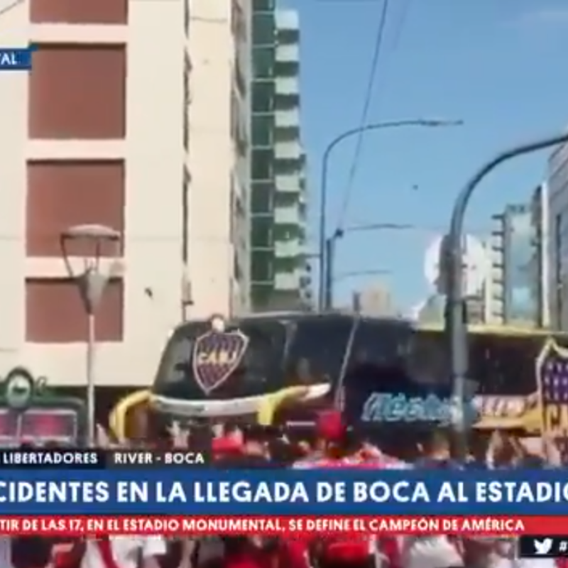 Video: así fue el ataque de los hinchas de River al micro de Boca