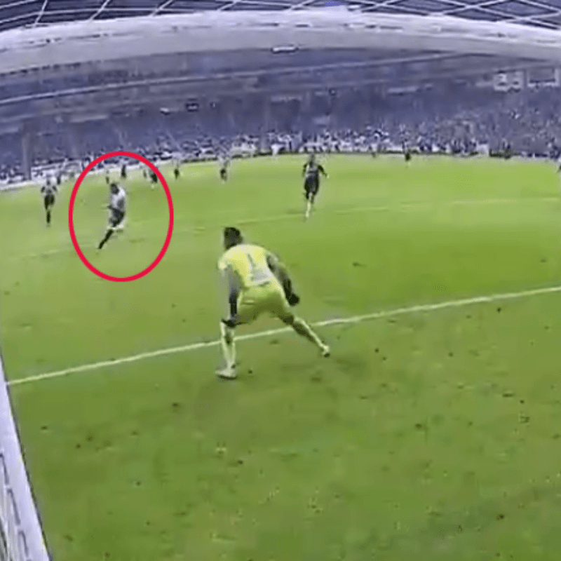 ¡Ay, Rogelio! Funes Mori quedó mano a mano pero le erró al arco