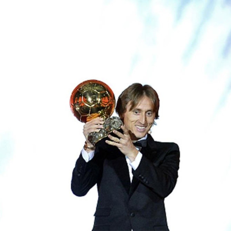 Con el Balón de Oro en mano, Modric se rindió ante Messi y Cristiano