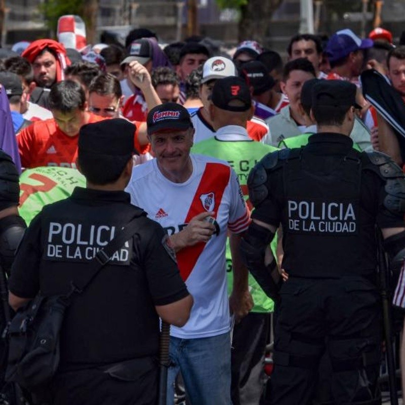 Hay dos acusados de la agresión al micro de Boca y no son de la barra de River