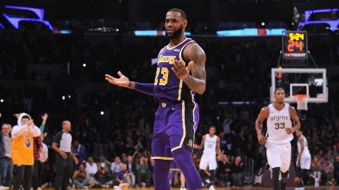 ¡El Rey! LeBron James lidera la remontada de los Lakers