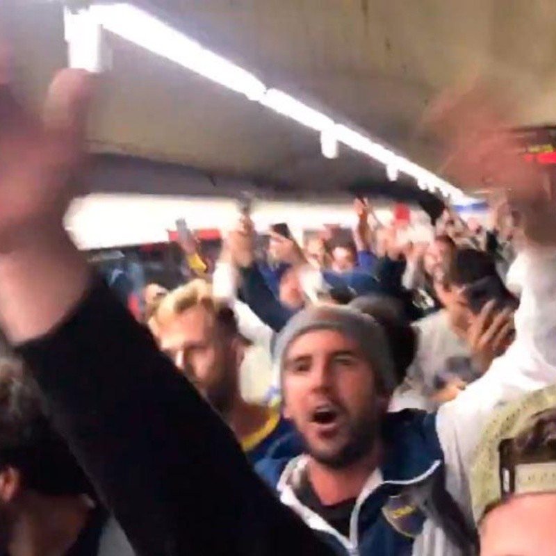 Los hinchas de Boca le metieron fiesta al subte de Madrid