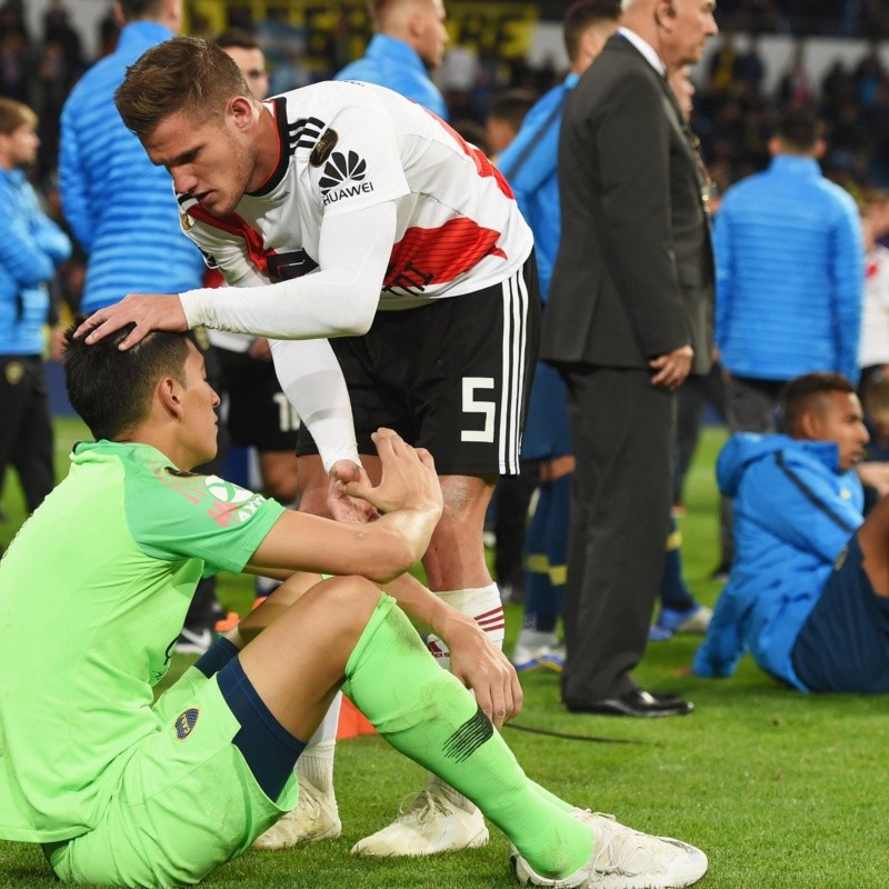 Enormes: jugadores de River saludaron y abrazaron a los de Boca