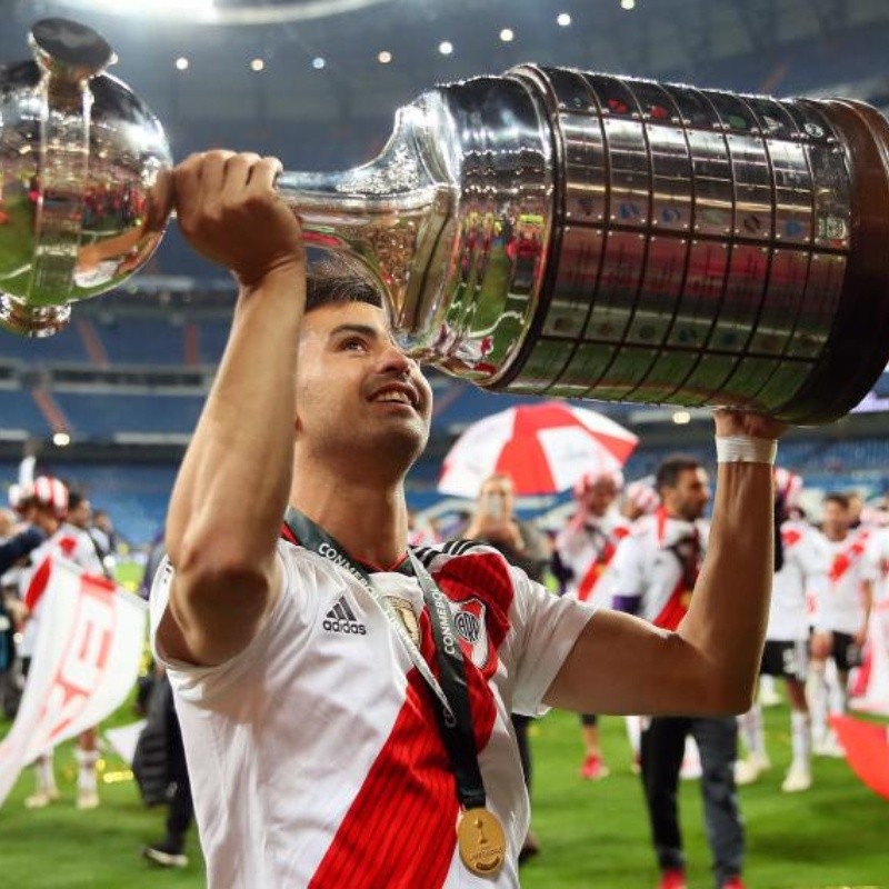 El Pity Martínez agarró la Copa, subió foto a Instagram y tiró una frase muy tierna