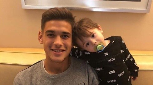 Pequeño campeón: las fotos que enamoran del hijo de Martínez Quarta besando la Libertadores