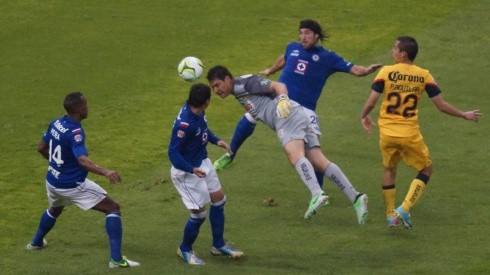 El recordado gol de Moisés Muñoz a Cruz Azul en la Final del Clausura 2013.