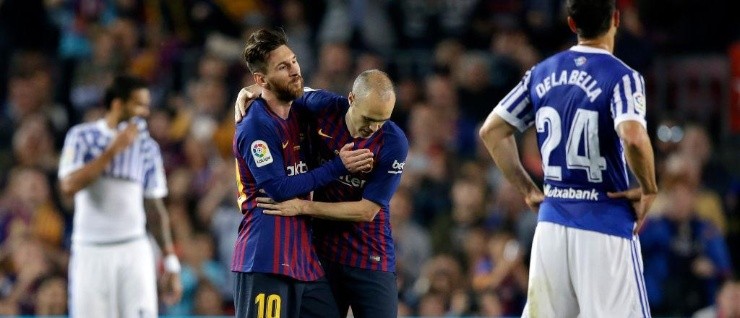 EL ÚLTIMO ABRAZO. Messi saluda a Iniesta en su último partido con Barcelona (Foto: Getty).