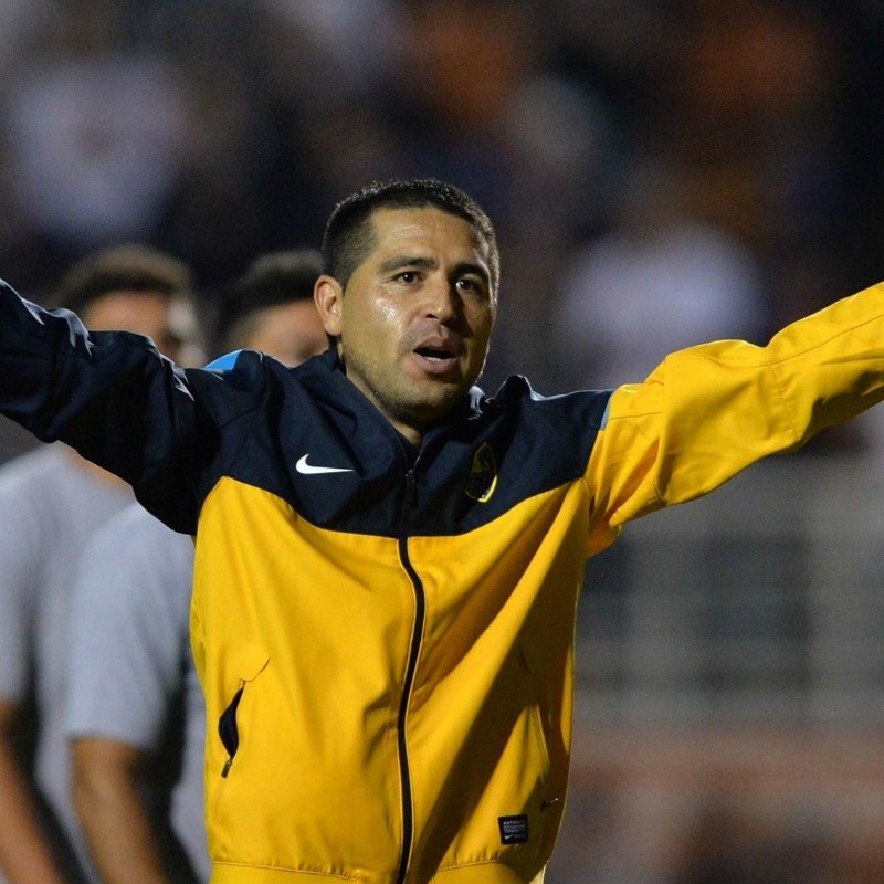 No escucha el pedido de la gente: Angelici no piensa buscar a Riquelme para ser mánager de Boca