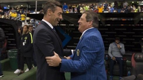 Miguel Herrera junto a Pedro Caixinha en el Azteca.