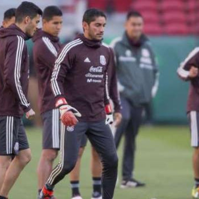 Más allá de los colores, Jiménez defendió a Chuy Corona tras su error