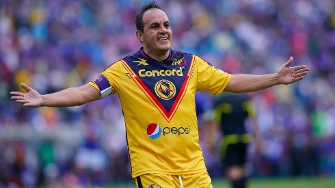 Cuauhtémoc Blanco celebró el título como un aficionado más.