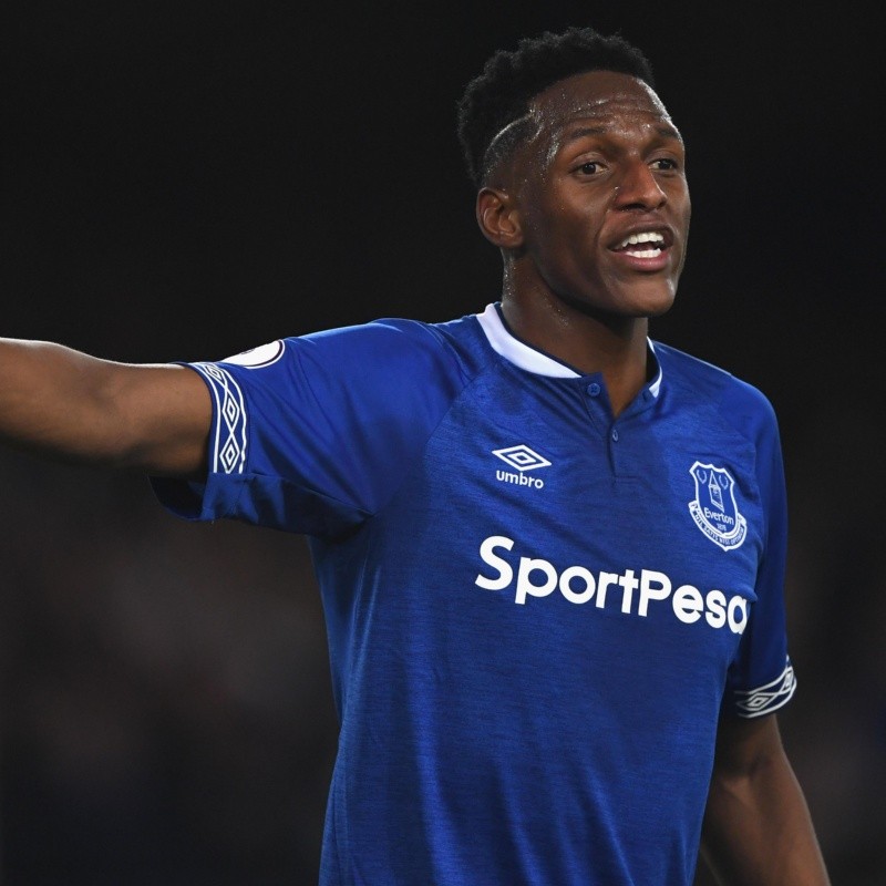 La pesadilla de Yerry Mina en Everton llegó a las tribunas