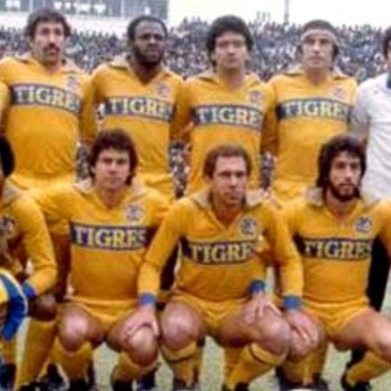 Tigres recordó su título de 1982 con el trofeo para sus fanáticos