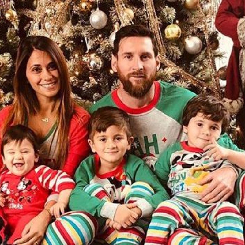 Antonella Roccuzzo y Messi vistieron a sus hijos para romperla en Navidad