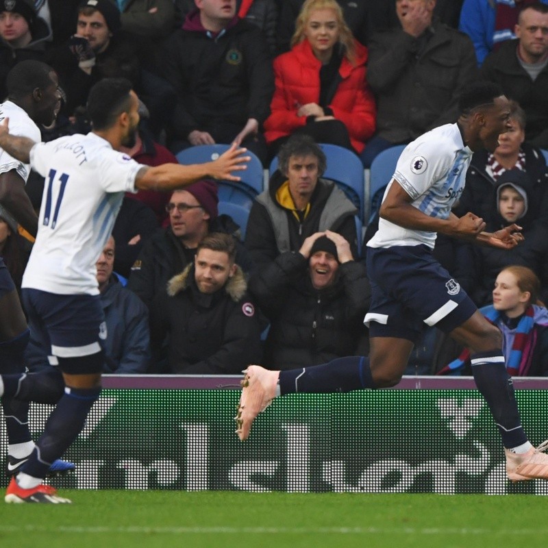 Yerry Mina saltó más que todos e hizo su primer gol en Europa