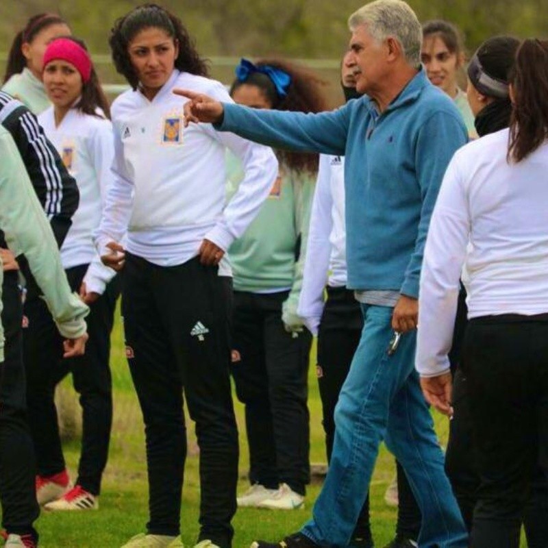 El gran gesto de Ferretti: fue al entrenamiento de Tigres Femenil