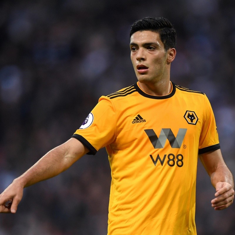 Tiembla Raúl Jiménez: goleador sudamericano suena para el Wolverhampton