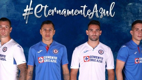 Cruz Azul presentó su nueva playera 2019. (Archivo)