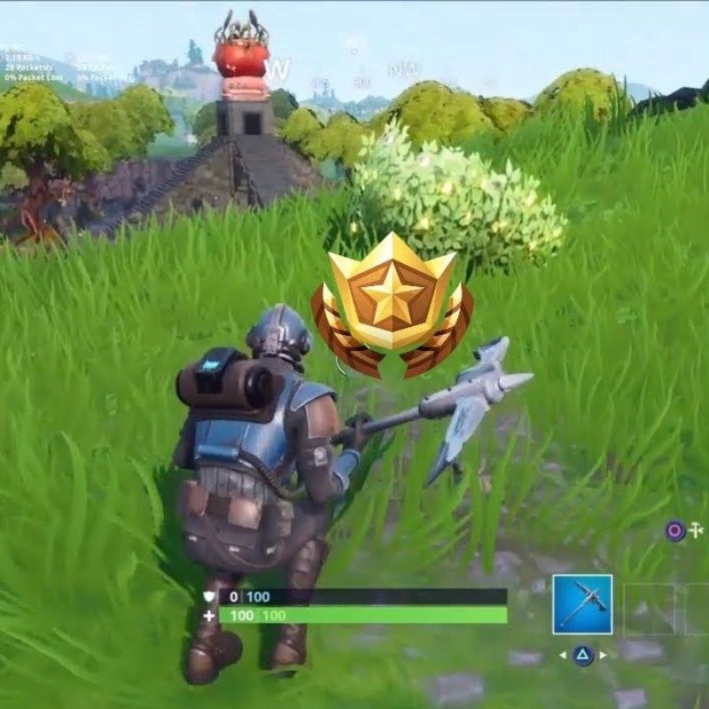 Busca entre un hombre de roca gigante, un Tomate coronado y un árbol cercado en Fortnite