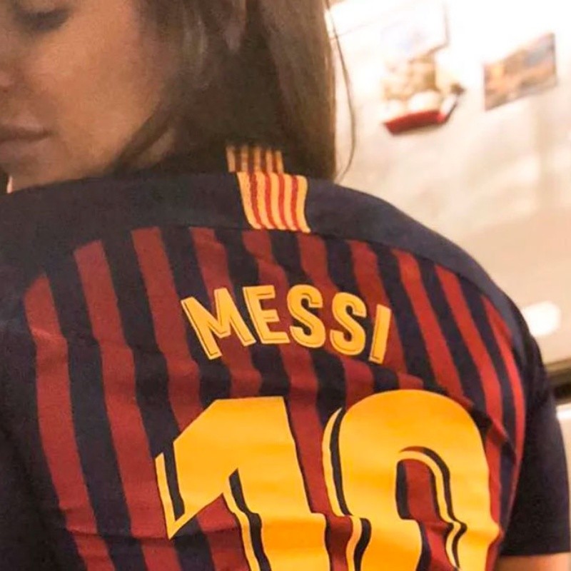 Que no mire Antonella Roccuzzo: Miss Bum Bum se tatuó a Messi en una parte íntima